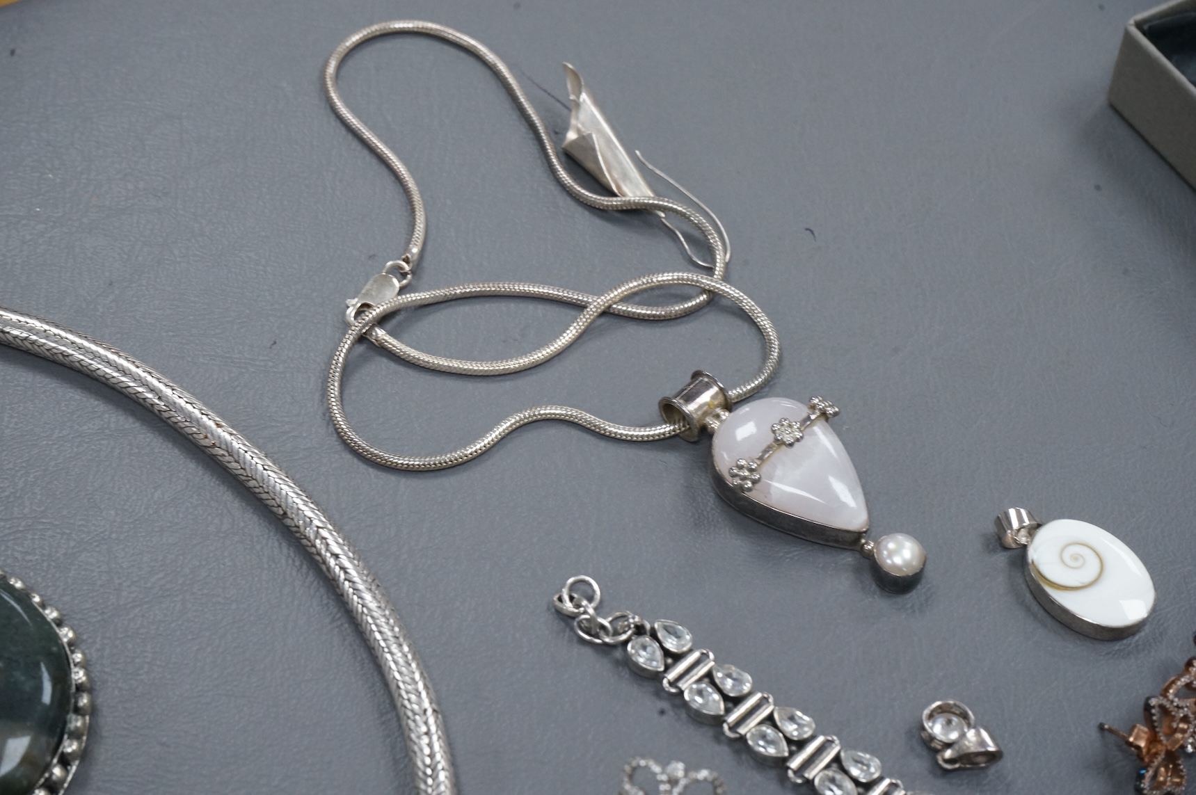 A quantity of assorted modern, silver, 925 and white metal jewellery, together with Butler & Wilson costume jewellery.